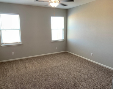 112 Declaration Ln - Photo Thumbnail 6