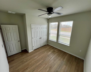 11908 Saddle Rock Dr - Photo Thumbnail 15