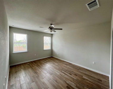 11908 Saddle Rock Dr - Photo Thumbnail 17