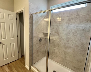 11908 Saddle Rock Dr - Photo Thumbnail 4