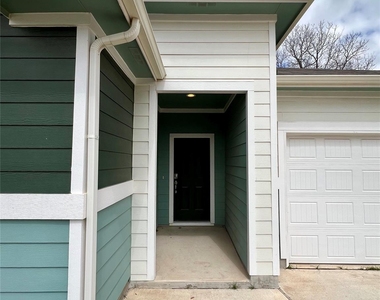 11908 Saddle Rock Dr - Photo Thumbnail 1