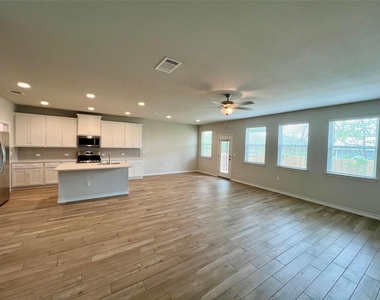 11908 Saddle Rock Dr - Photo Thumbnail 5