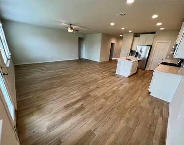 11908 Saddle Rock Dr - Photo Thumbnail 6