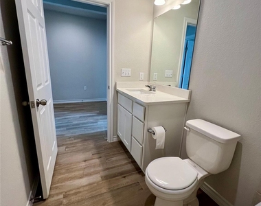 11908 Saddle Rock Dr - Photo Thumbnail 14