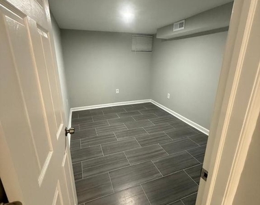 1517 Sycamore Street - Photo Thumbnail 4