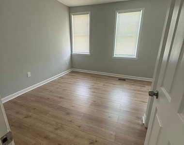 1517 Sycamore Street - Photo Thumbnail 11