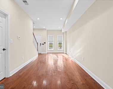 1307 N Patterson Park Avenue - Photo Thumbnail 5