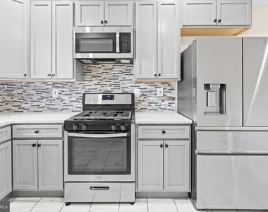 1307 N Patterson Park Avenue - Photo Thumbnail 4
