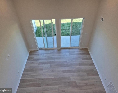 29273 Oxford Drive - Photo Thumbnail 2