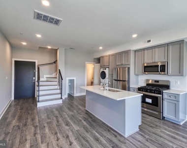 2013 Benning Road Ne - Photo Thumbnail 7