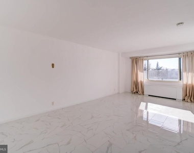4201 Cathedral Avenue Nw - Photo Thumbnail 2