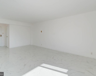 4201 Cathedral Avenue Nw - Photo Thumbnail 4