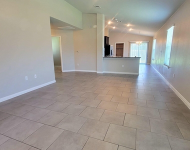 416 Purple Martin Ave - Photo Thumbnail 6