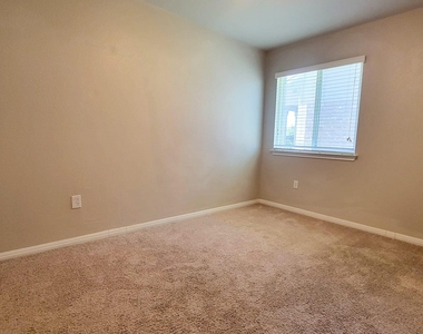 416 Purple Martin Ave - Photo Thumbnail 13