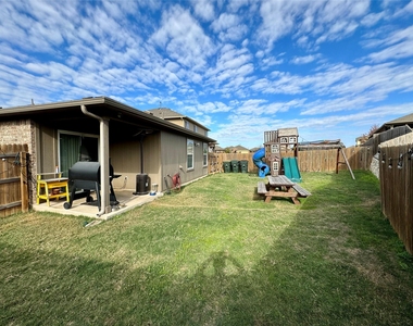 416 Purple Martin Ave - Photo Thumbnail 3