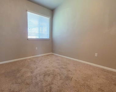416 Purple Martin Ave - Photo Thumbnail 12