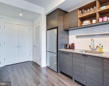 2030 Nw 8th Street Nw - Photo Thumbnail 2