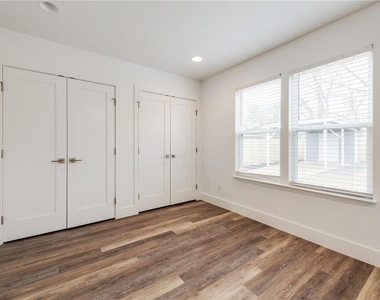 1021 E 45th St - Photo Thumbnail 15