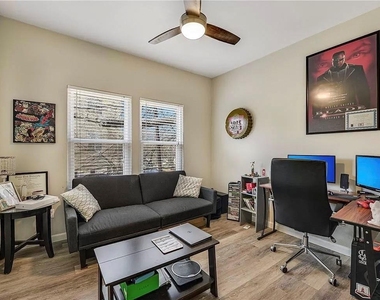 5313 Indio Dr - Photo Thumbnail 4