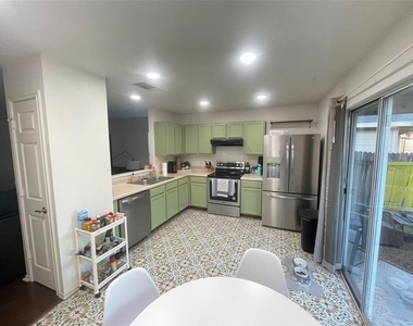 1513 Coriander Dr - Photo Thumbnail 8