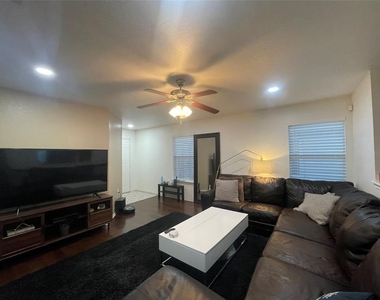 1513 Coriander Dr - Photo Thumbnail 10