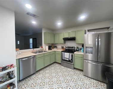 1513 Coriander Dr - Photo Thumbnail 12