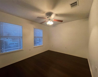 1513 Coriander Dr - Photo Thumbnail 18