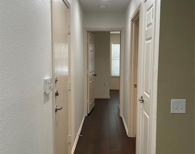 1513 Coriander Dr - Photo Thumbnail 6