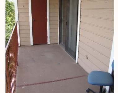 2901 San Jacinto Blvd - Photo Thumbnail 8