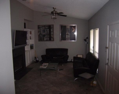 2901 San Jacinto Blvd - Photo Thumbnail 1
