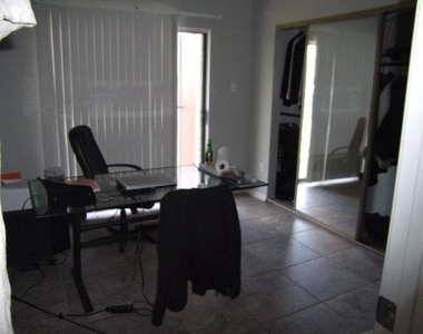 2901 San Jacinto Blvd - Photo Thumbnail 3
