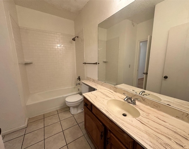 1906 Robbins Pl - Photo Thumbnail 10
