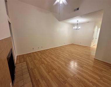 1906 Robbins Pl - Photo Thumbnail 2