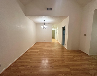 1906 Robbins Pl - Photo Thumbnail 4