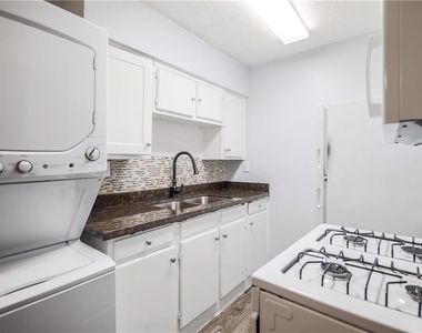 2401 Manor Rd - Photo Thumbnail 15