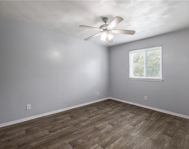 2401 Manor Rd - Photo Thumbnail 19