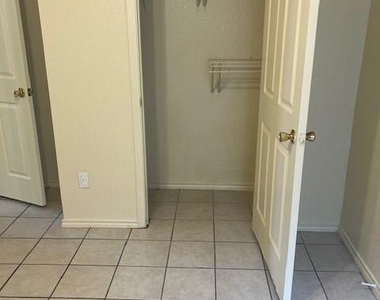 2204 Katy Ln - Photo Thumbnail 16