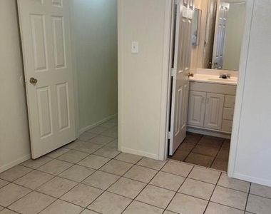 2204 Katy Ln - Photo Thumbnail 10