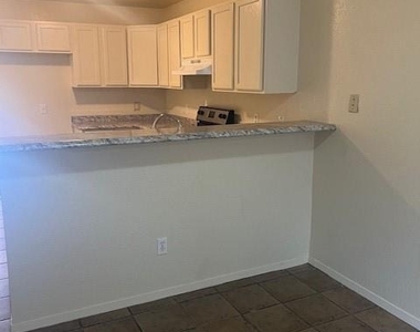 2204 Katy Ln - Photo Thumbnail 5