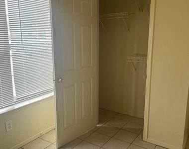 2204 Katy Ln - Photo Thumbnail 12