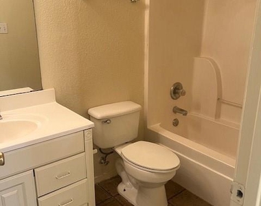 2204 Katy Ln - Photo Thumbnail 8