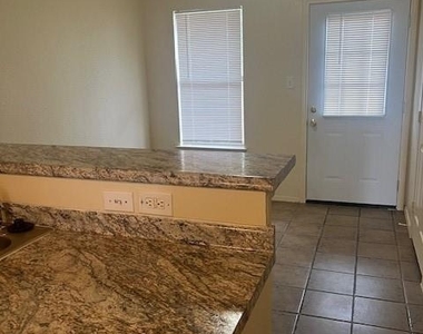 2204 Katy Ln - Photo Thumbnail 4