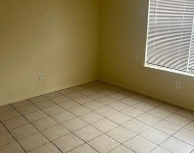 2204 Katy Ln - Photo Thumbnail 11