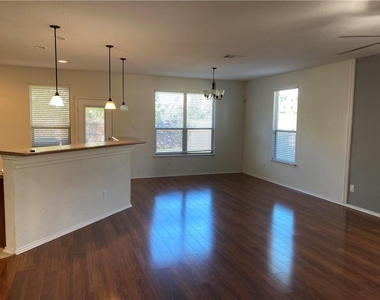 14428 Lake Victor Dr - Photo Thumbnail 3