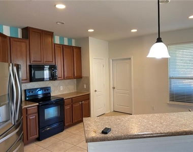 14428 Lake Victor Dr - Photo Thumbnail 6