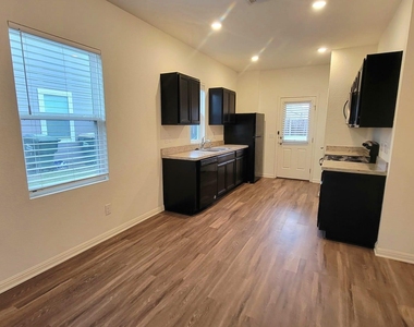 850 Bunton Reserve Blvd - Photo Thumbnail 2
