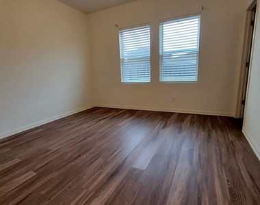 850 Bunton Reserve Blvd - Photo Thumbnail 4