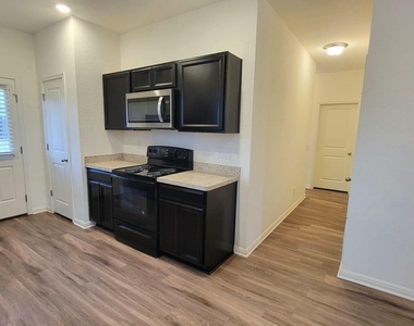 850 Bunton Reserve Blvd - Photo Thumbnail 3