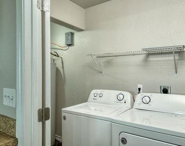 104 Castleberry Ct - Photo Thumbnail 10
