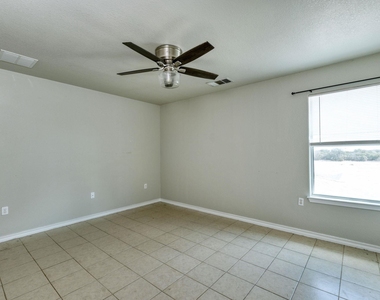 104 Castleberry Ct - Photo Thumbnail 6